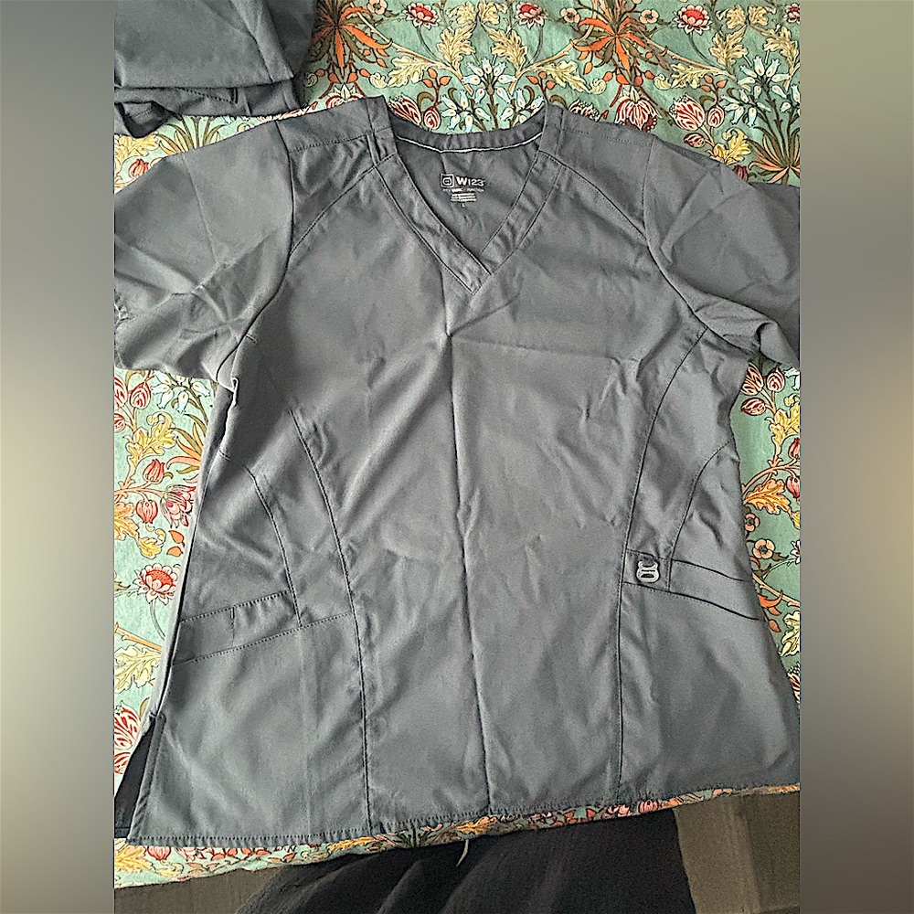 WonderWink Women’s Dark Gray V-Neck Scrub Top